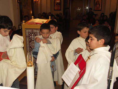 B3 Young altar boys help the new ones