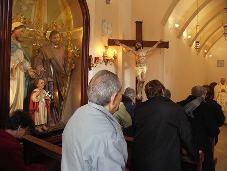 A6 Statue of the Holy Family