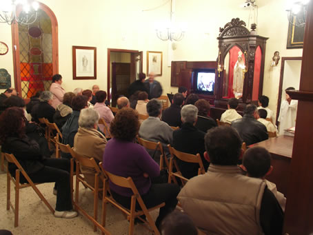 B3 Congregation in the annexe to Church