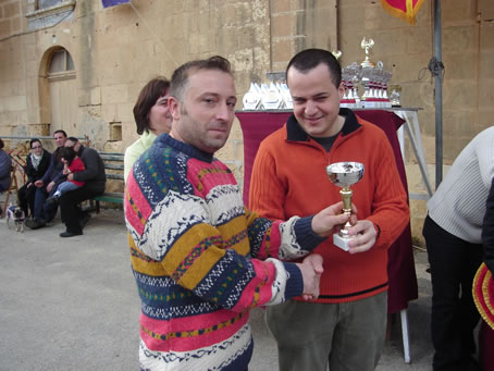 M3 Councillor Kevin Cutajar presenting a cup