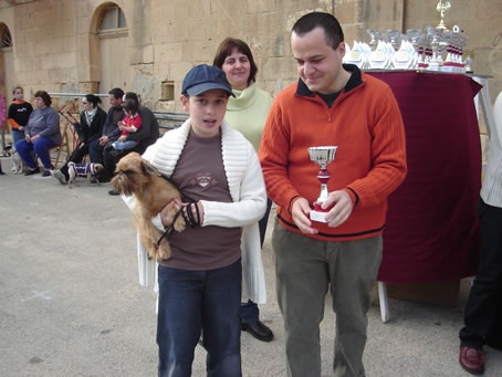 M7 Councillor Kevin Cutajar presenting a cup