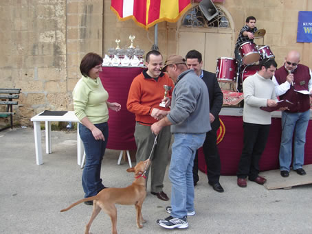 M5 Councillor Kevin Cutajar presenting a cup