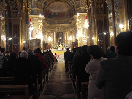 E2 Congregation in Nave during Sanctus