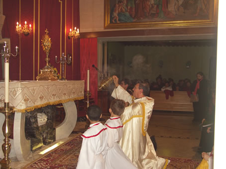 G1 Incensing the Blessed Sacrament