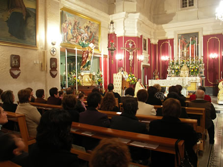 E6 Nave During the Homily