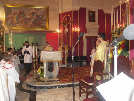 D2 Incensing of the altar