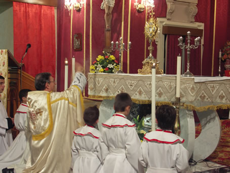 I5 Incensing the Holy Eucharist