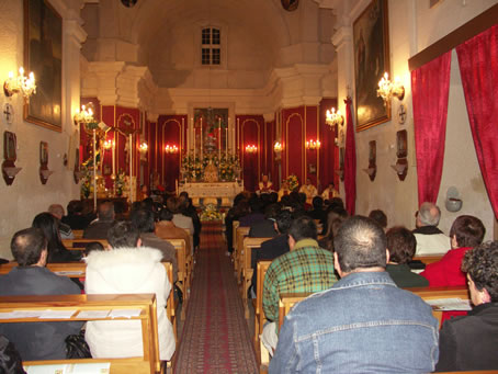 D6 Congregation in the nave