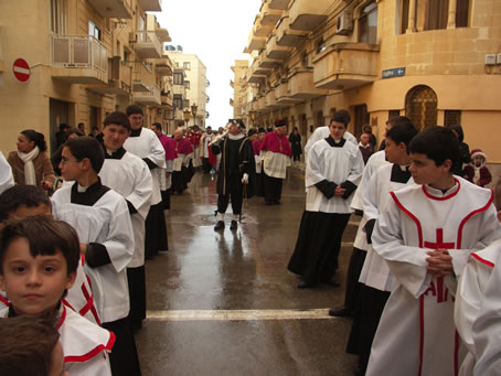 C7 M'forn altar boys lead Xaghra Clergy