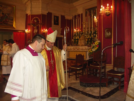 G3 Bishop leaves the Altar to Sacristy