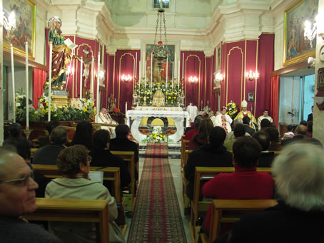 A9 View of nave with the Congregation