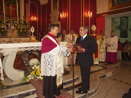 F9 Victory Band Club President Eucharist Sultana receives memento