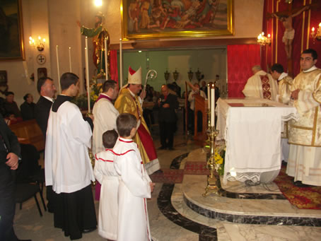 A2 Bidhop Mgr Mario Grech at the Altar