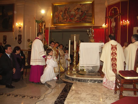 E7 In front of the altar