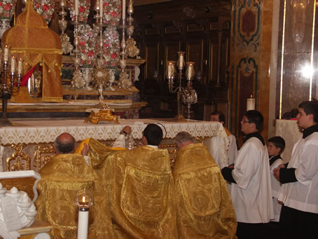 E8 Incensing the Holy Eucharist