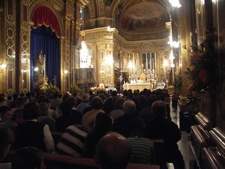 D3 The nave with statue of St Joseph on left