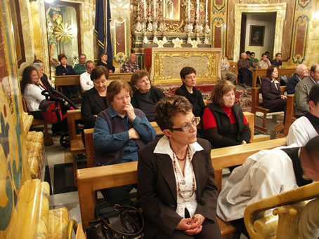 C2 Congregation in front of Altar of St Joseph