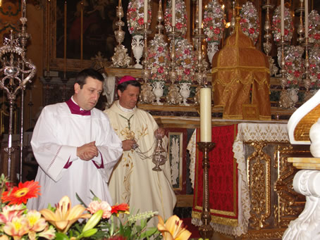 A8 Incensing High Altar