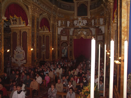 E3 Congregation in nave