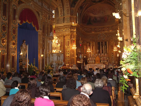 A8 Congregation in the nave