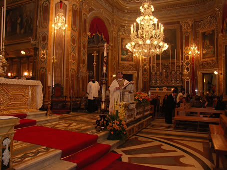 A1 Archpriest welcoming the congregation