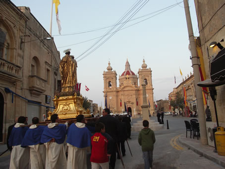 H5 Arriving back in Victory Square