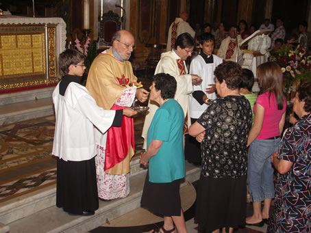 E2 Holy Communion