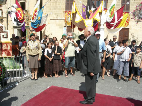 L9 Saluting the victims of the sieges