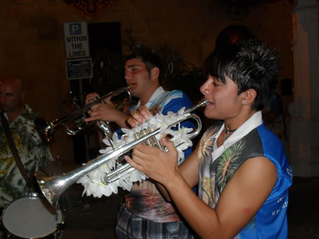 B3 Decorated trumpet