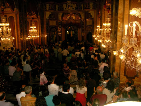 O6 Basilica already crowded waiting for final act