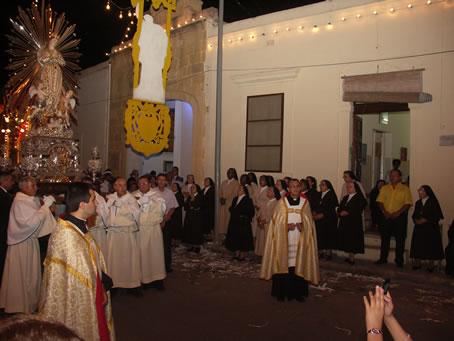 H6 The Franciscan Sisters Community sing the Salve Regina