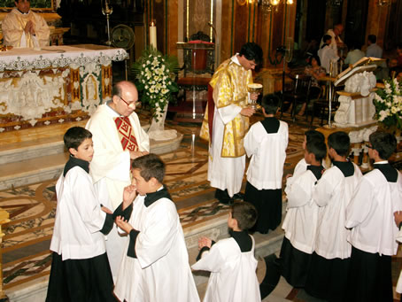 E4 Holy Communion