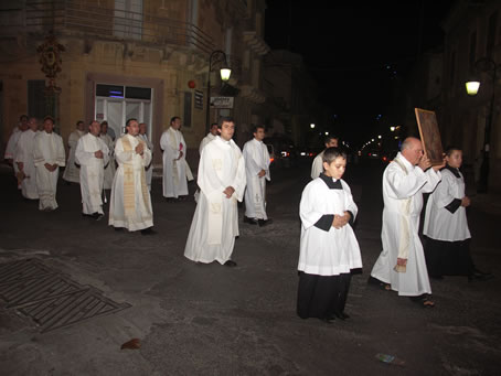 A7 Can A Refalo leads procession with Icon