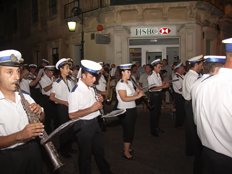 J7 Victory Band arriving in Victory Square