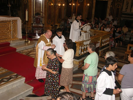 E5 Holy Communion