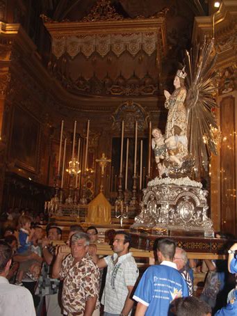 H1 In full view of the Congregation in the nave