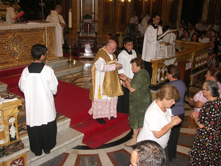 E4 Holy Communion