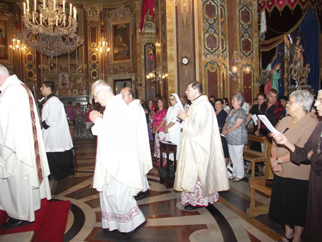 A1 Concelebrants move to High Altar