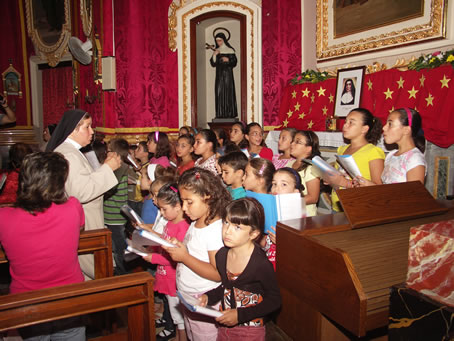 D7 Sr Michela directing choir during Holy Communion