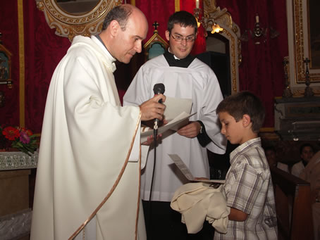 B6 Joachim vows to serve the altar