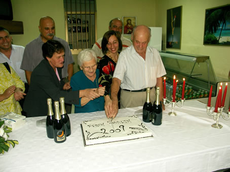 L1 Cutting the cake