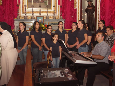 F1 Choir Voci Angeliche singing The Lord's Prayer