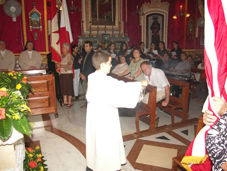 D5 Altar boy incensing the congregation after the Offertory