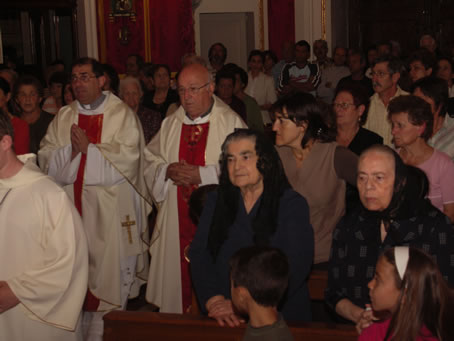 A4 Procession to the altar