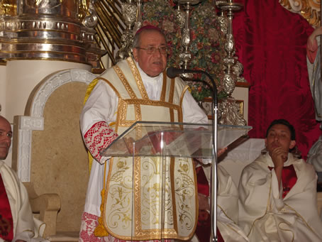 C9 H.L. Bishop Cauchi delivering the homily