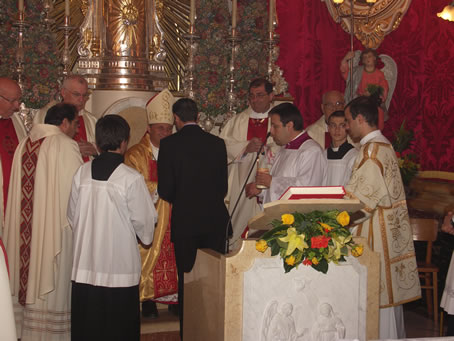 E5 Presenting Mass Offerings to Bishop