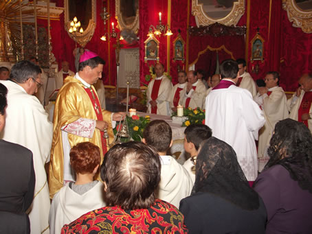 A9 Incensing the High Altar