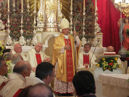 D4 Bishop delivering the homily