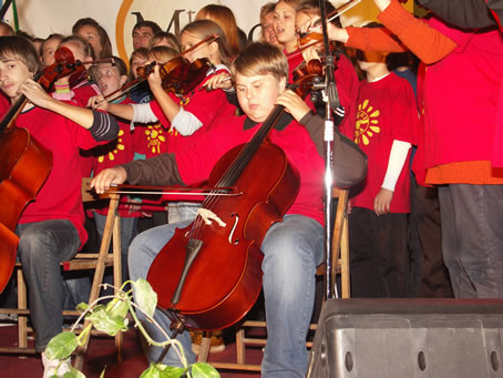 E4 Young Violoncellos Aquarelle Choir