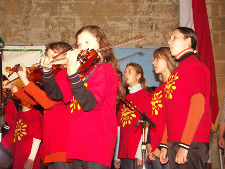 E5 Young violinists Aquarelle Choir